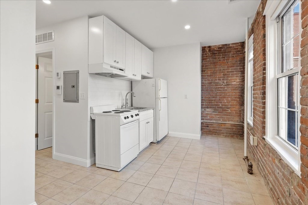 19 Harris Street, Unit 4 Boston, MA 02113 - Photo 6 of 14