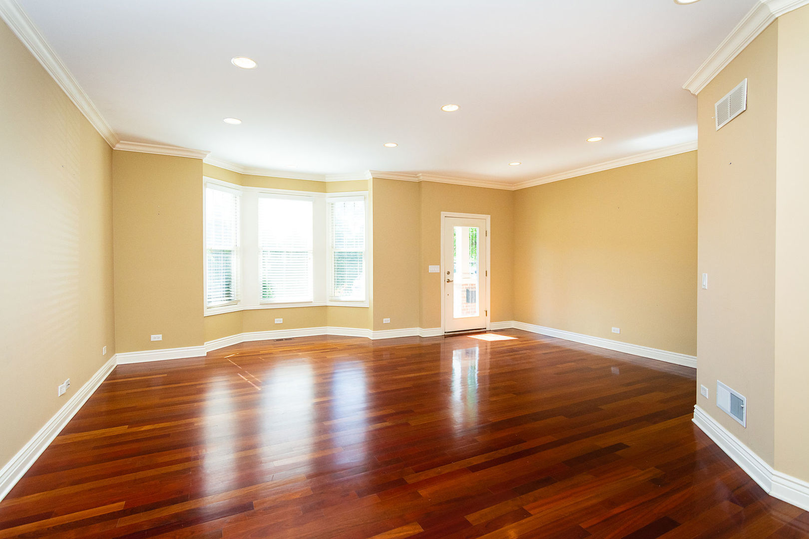 342 Maple Avenue Downers Grove, IL 60515 - Photo 3 of 31