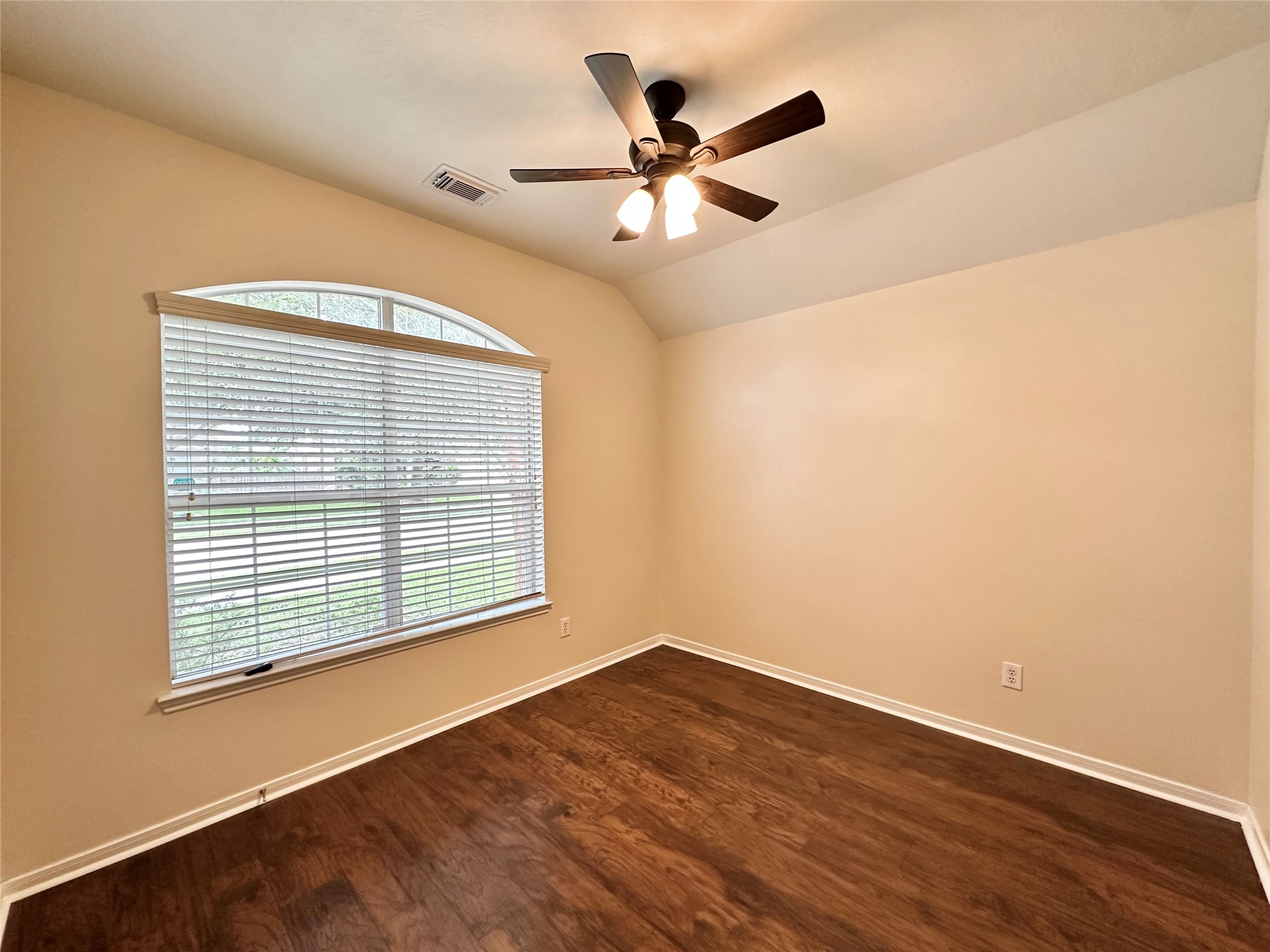 2608 Courtyard Lane Pearland, TX 77584 - Photo 18 of 25 Gallery Image 18