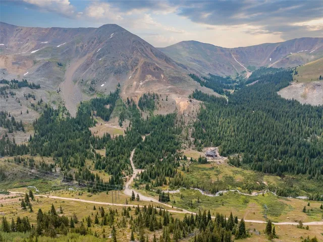 a view of a houses with a yard