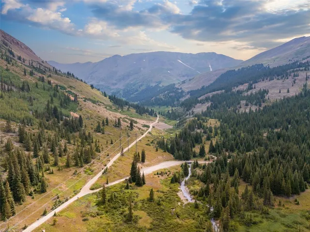 a view of a houses with a yard