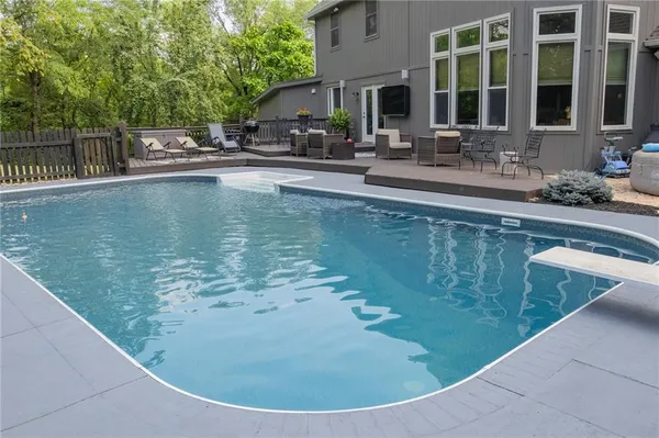 $1,095,000 | 6218 Kimberly Downs, Parkville, MO 64152