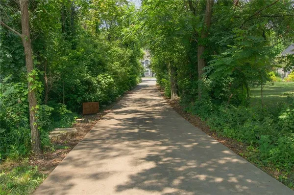 $1,095,000 | 6218 Kimberly Downs, Parkville, MO 64152