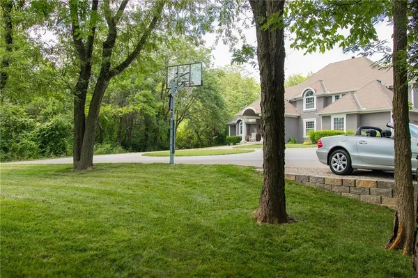 $1,095,000 | 6218 Kimberly Downs, Parkville, MO 64152