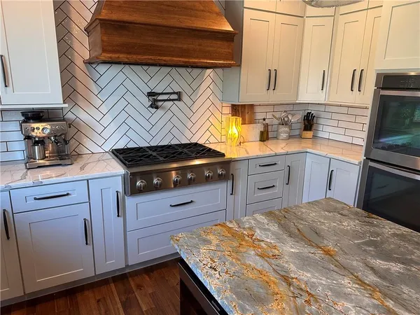 $1,095,000 | 6218 Kimberly Downs, Parkville, MO 64152