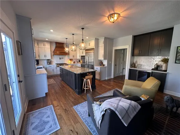 $1,095,000 | 6218 Kimberly Downs, Parkville, MO 64152