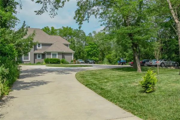 $1,095,000 | 6218 Kimberly Downs, Parkville, MO 64152