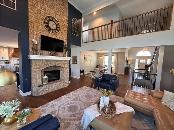 $1,095,000 | 6218 Kimberly Downs, Parkville, MO 64152