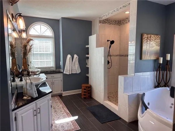 $1,095,000 | 6218 Kimberly Downs, Parkville, MO 64152