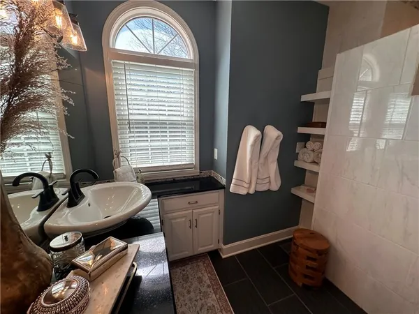 $1,095,000 | 6218 Kimberly Downs, Parkville, MO 64152