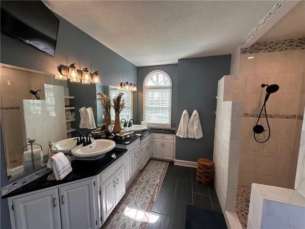 $1,095,000 | 6218 Kimberly Downs, Parkville, MO 64152