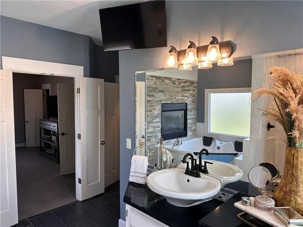 $1,095,000 | 6218 Kimberly Downs, Parkville, MO 64152