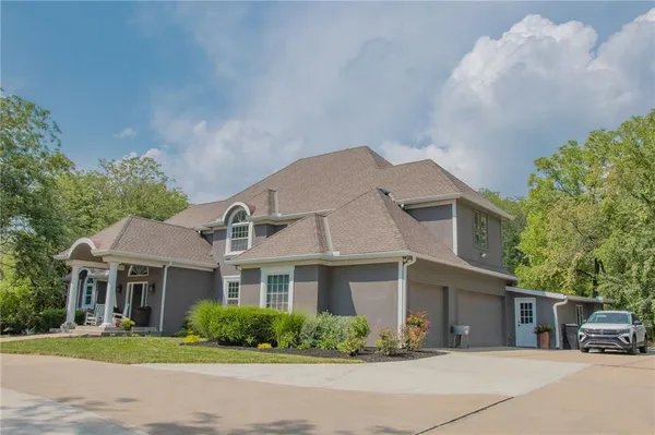 $1,095,000 | 6218 Kimberly Downs, Parkville, MO 64152