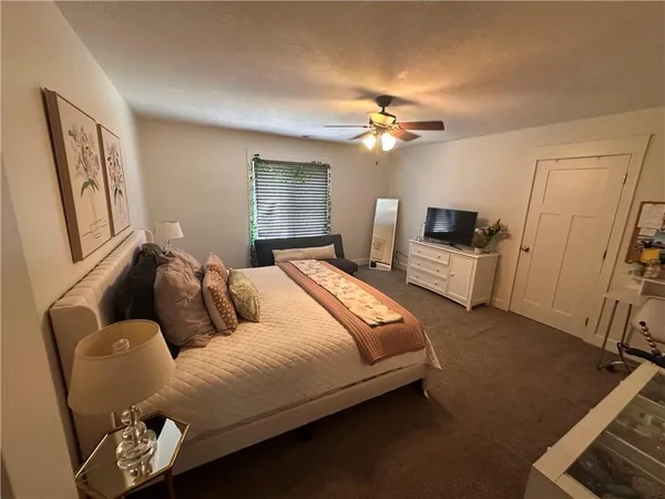 $1,095,000 | 6218 Kimberly Downs, Parkville, MO 64152