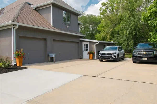 $1,095,000 | 6218 Kimberly Downs, Parkville, MO 64152