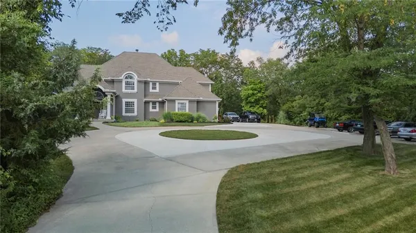 $1,095,000 | 6218 Kimberly Downs, Parkville, MO 64152