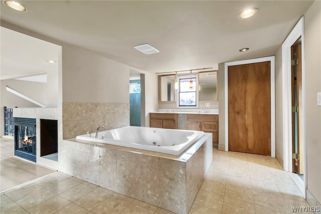 8794 Lower East Hill Road Colden, NY 14033 - Photo 34 of 47 Primary ensuite - 2nd floor