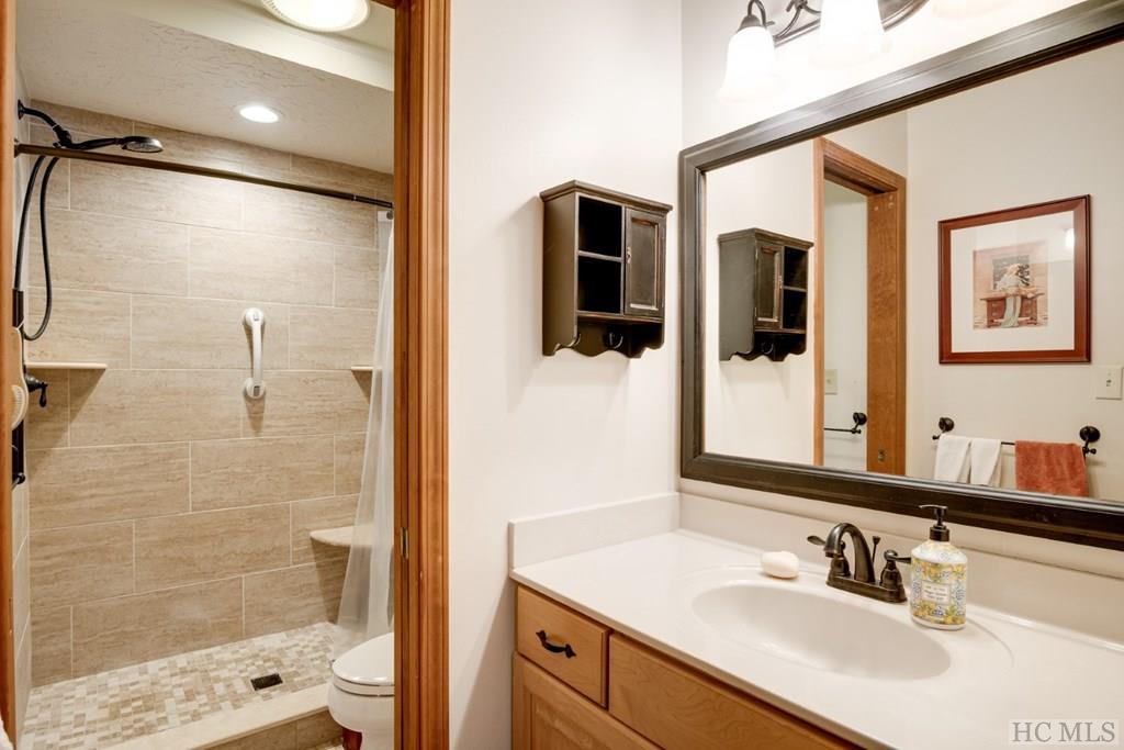 402 Holly Road Sapphire, NC 28774 - Photo 14 of 47 Gallery Image 14