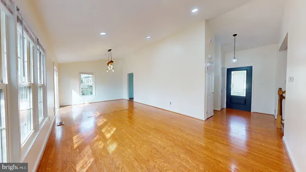 $3,350 | 12043 Stoneford Drive, Woodbridge, VA 22192