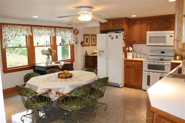3 Carpenter Road Lynnfield, MA 01940 - Photo 3 of 8 Gallery Image 3