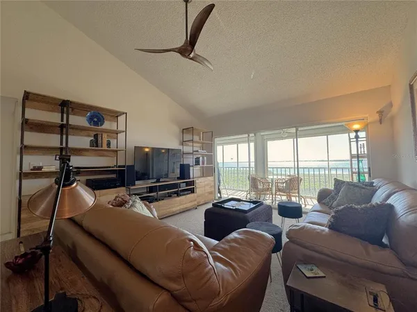 $2,500 | 1155 Edgewater Circle, Unit 28, Bradenton, FL 34209