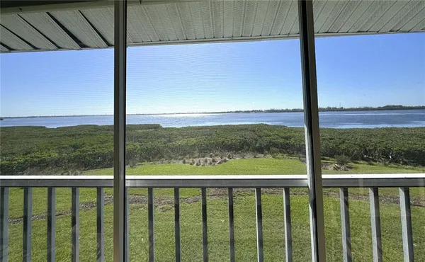 $2,500 | 1155 Edgewater Circle, Unit 28, Bradenton, FL 34209