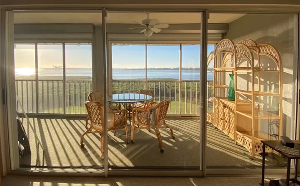 $2,500 | 1155 Edgewater Circle, Unit 28, Bradenton, FL 34209
