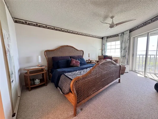 $2,500 | 1155 Edgewater Circle, Unit 28, Bradenton, FL 34209
