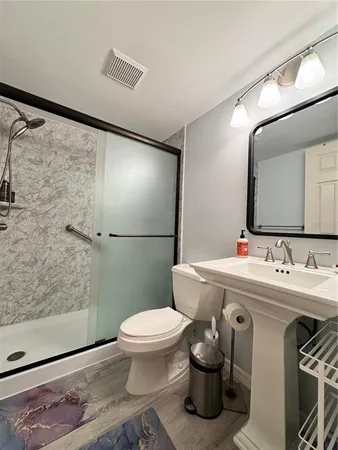 $2,500 | 1155 Edgewater Circle, Unit 28, Bradenton, FL 34209