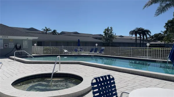 $2,500 | 1155 Edgewater Circle, Unit 28, Bradenton, FL 34209