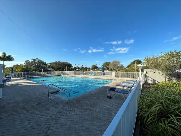 $2,500 | 1155 Edgewater Circle, Unit 28, Bradenton, FL 34209