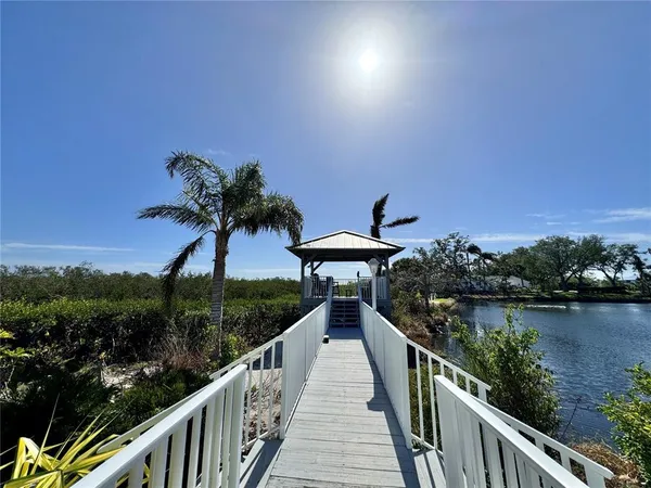 $2,500 | 1155 Edgewater Circle, Unit 28, Bradenton, FL 34209