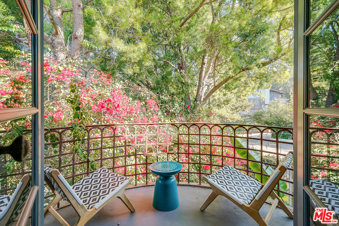 11670 Duque Drive Studio City, CA 91604 - Photo 18 of 48 a view of a balcony with city view