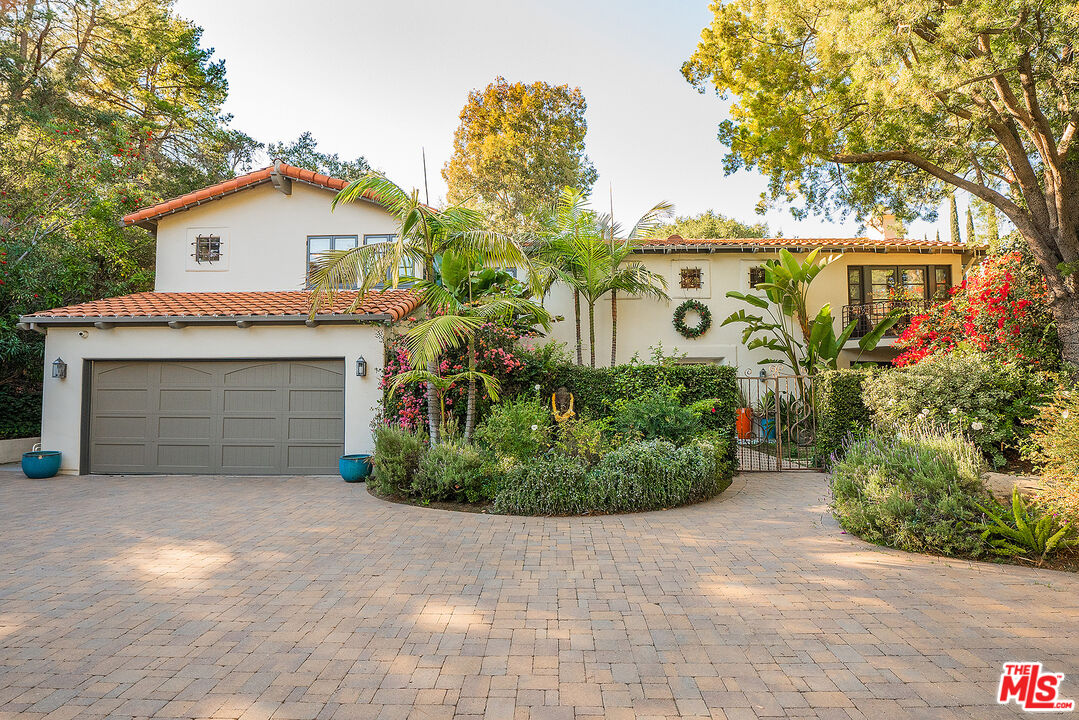 11670 Duque Drive Studio City, CA 91604 - Photo 2 of 48 a view of a house with a garage