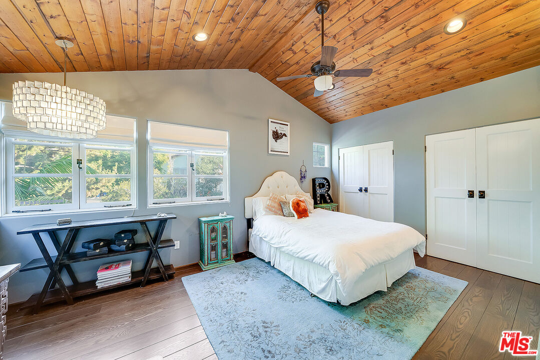 11670 Duque Drive Studio City, CA 91604 - Photo 27 of 48 a bedroom with a bed a table and window