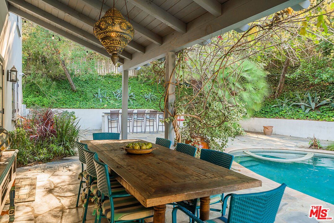 11670 Duque Drive Studio City, CA 91604 - Photo 30 of 48 a view of a patio with a table chairs and a table