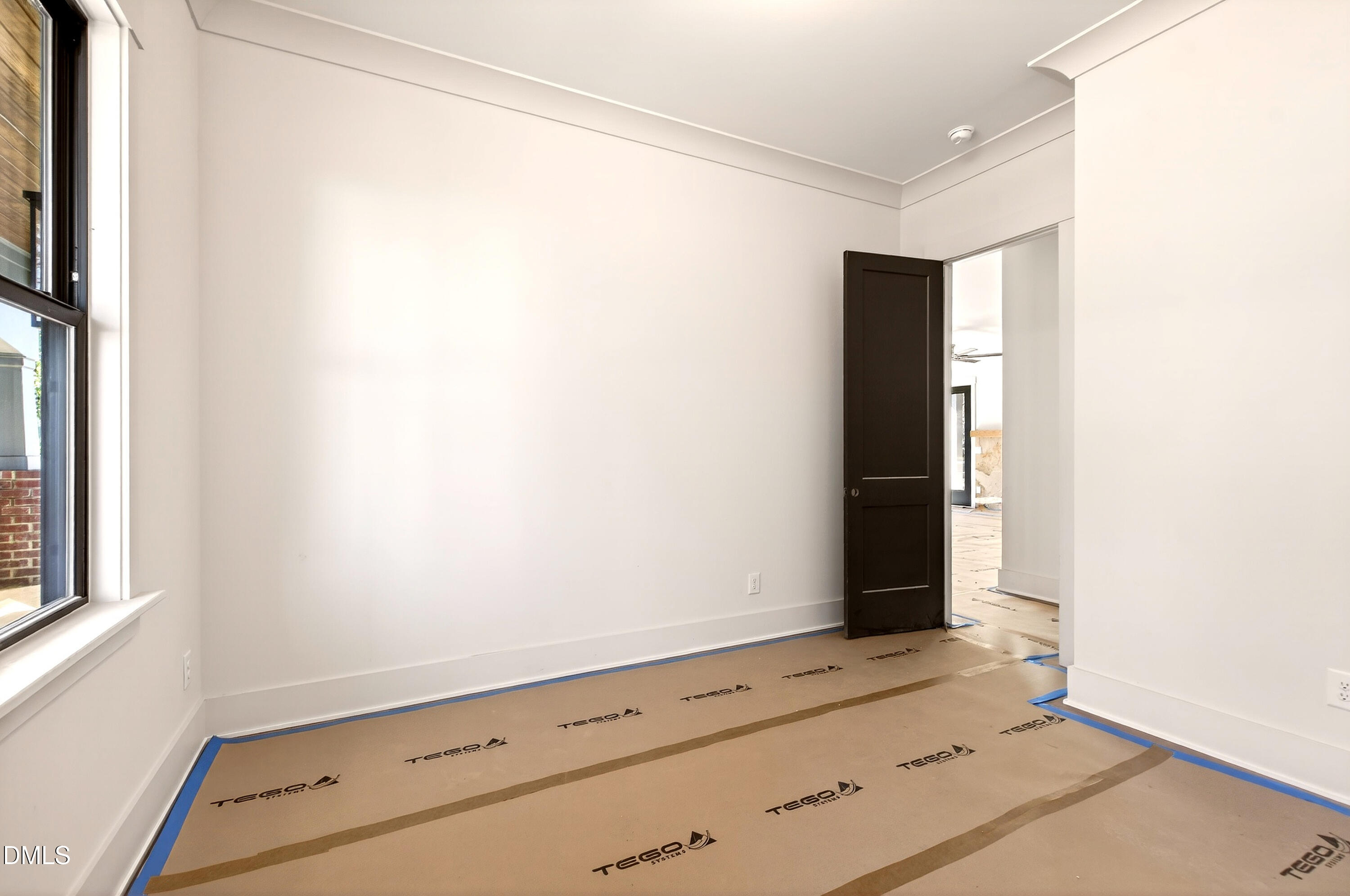 909 Oberlin Road Raleigh, NC 27605 - Photo 36 of 59 a view of an empty room