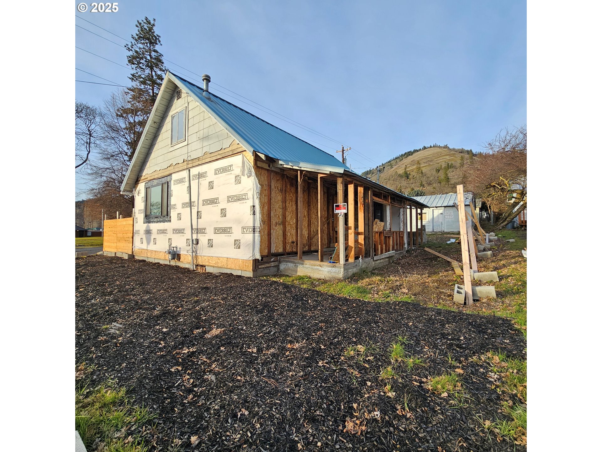 204 Walnut Street Bingen, WA 98605 - Photo 2 of 11