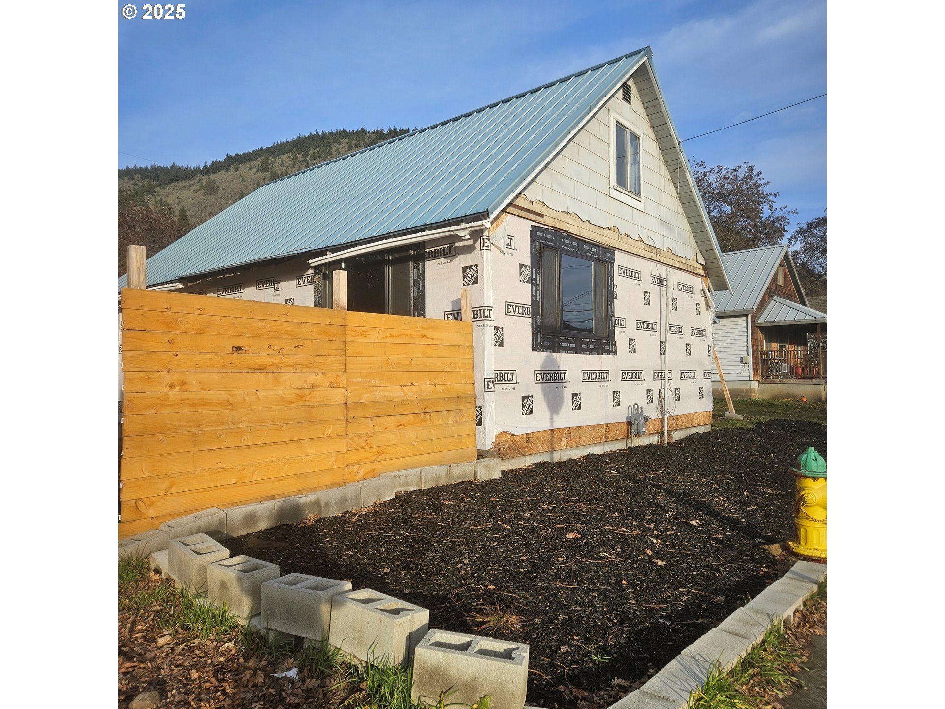 204 Walnut Street Bingen, WA 98605 - Photo 4 of 11