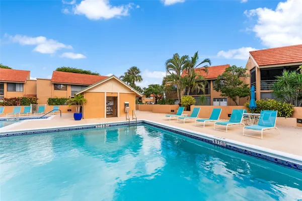 $2,400 | 11205 Green Lake Drive, Unit 204, Boynton Beach, FL 33437