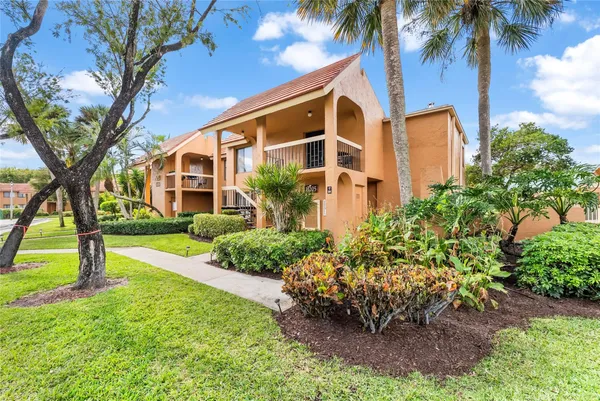 $2,400 | 11205 Green Lake Drive, Unit 204, Boynton Beach, FL 33437