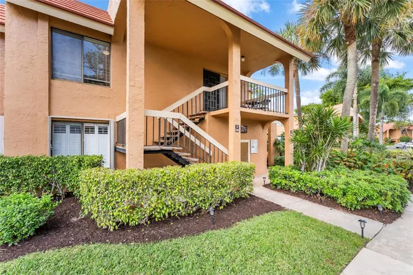 $2,400 | 11205 Green Lake Drive, Unit 204, Boynton Beach, FL 33437
