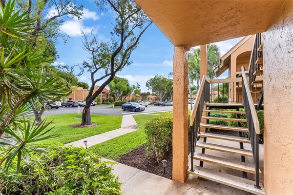 $2,400 | 11205 Green Lake Drive, Unit 204, Boynton Beach, FL 33437