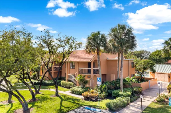 $2,400 | 11205 Green Lake Drive, Unit 204, Boynton Beach, FL 33437