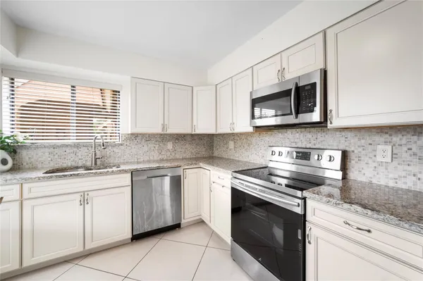 $2,400 | 11205 Green Lake Drive, Unit 204, Boynton Beach, FL 33437