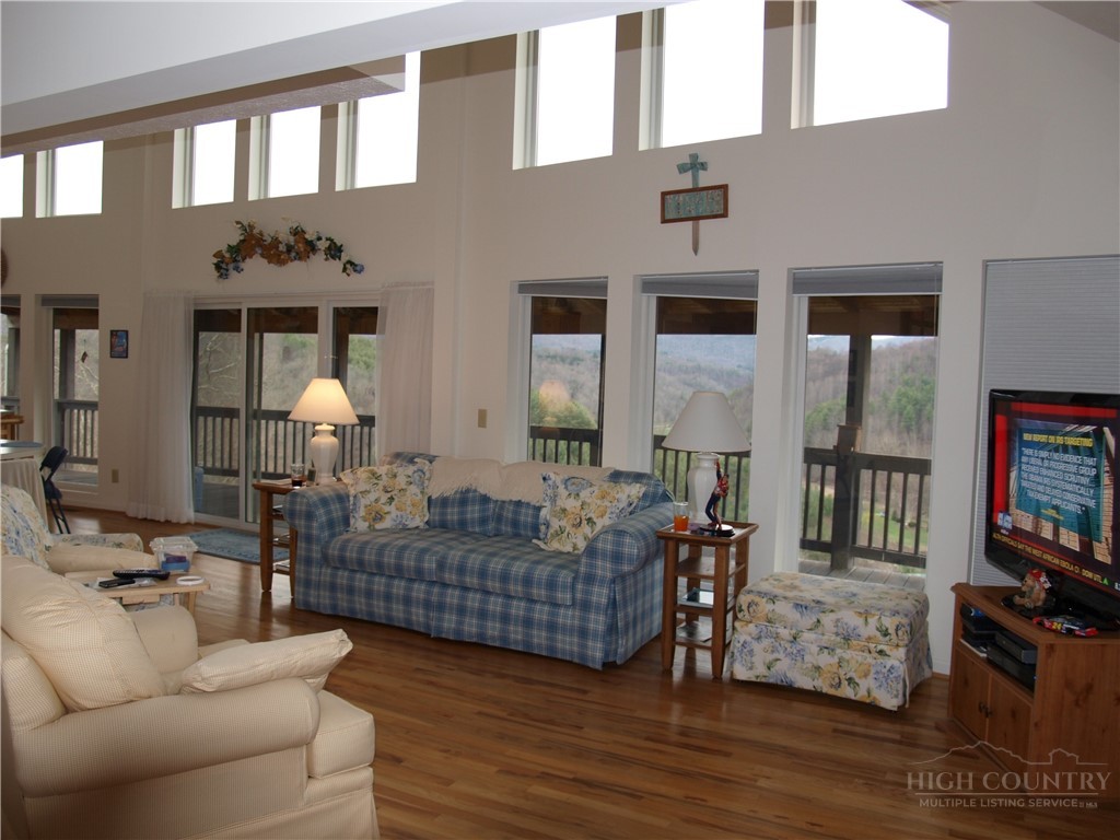 182 River Hills Road Lansing, NC 28643 - Photo 3 of 19