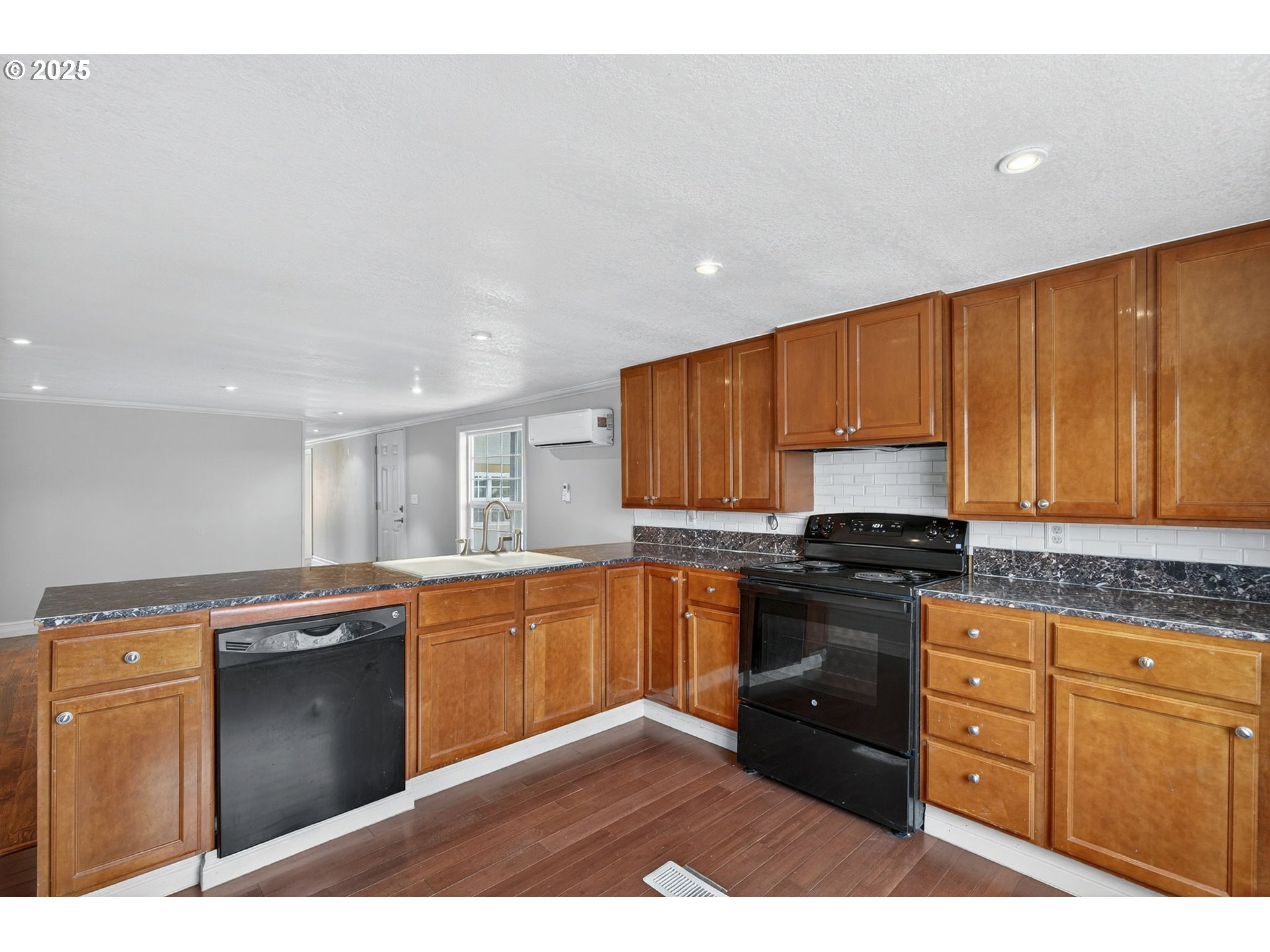 681 Southwest Concord Way Beaverton, OR 97006 - Photo 15 of 37