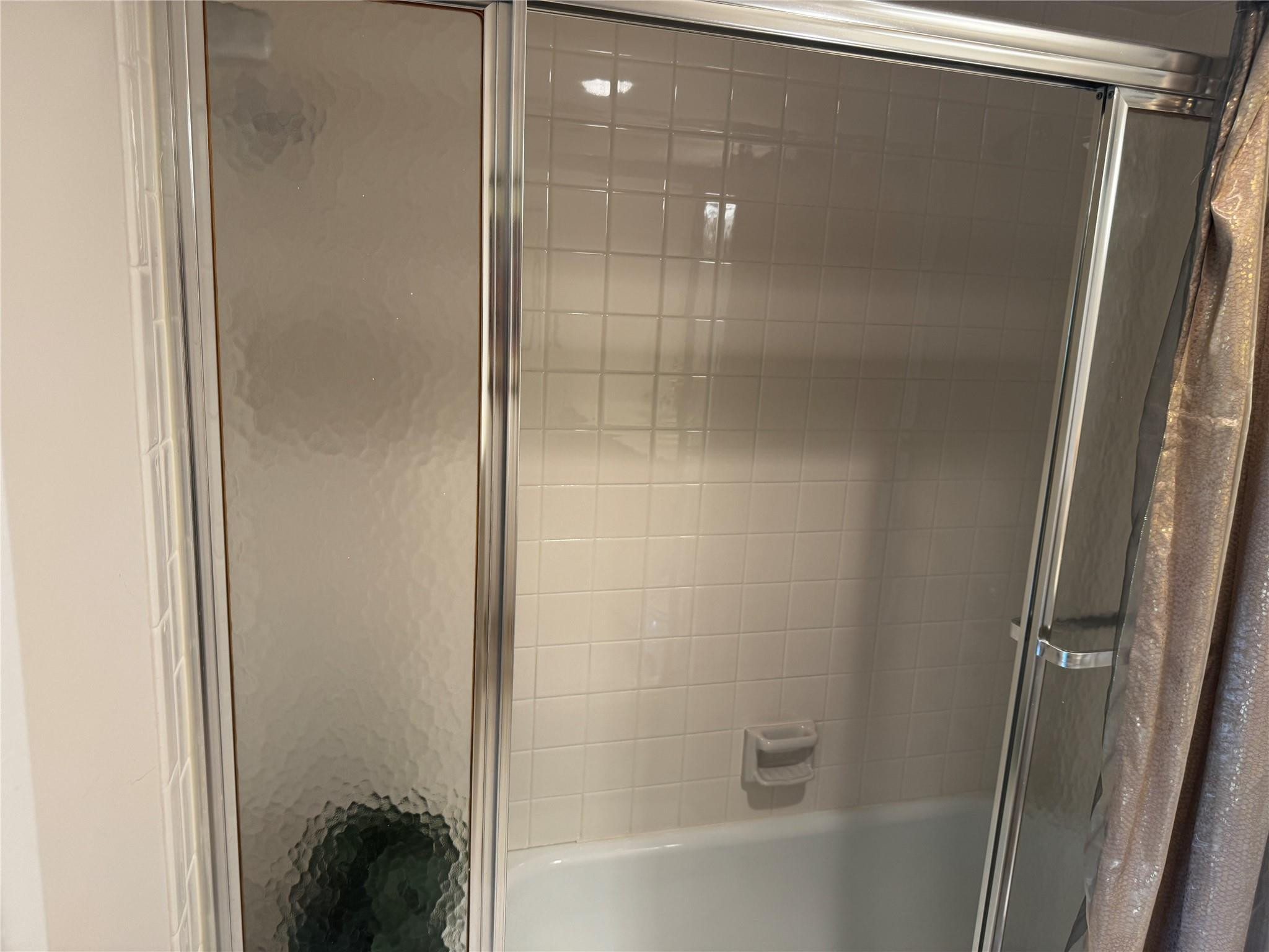 3302 Aruba Way, Unit M1 Coconut Creek, FL 33066 - Photo 20 of 58 a bathroom with a bathtub
