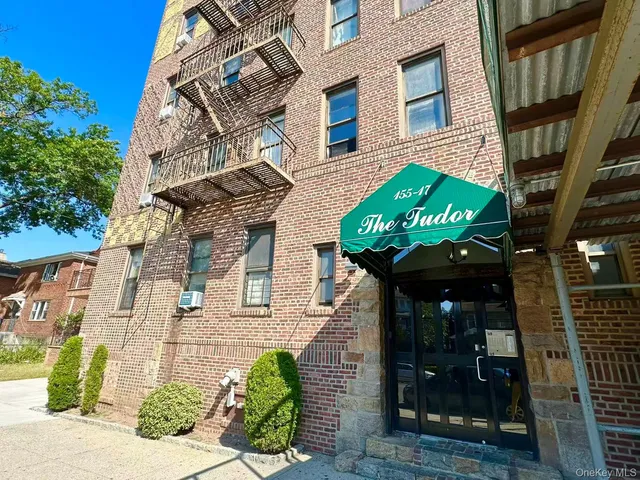 $333,000 | 155-17 Sanford Avenue, Unit 2F | Murray Hill - Flushing