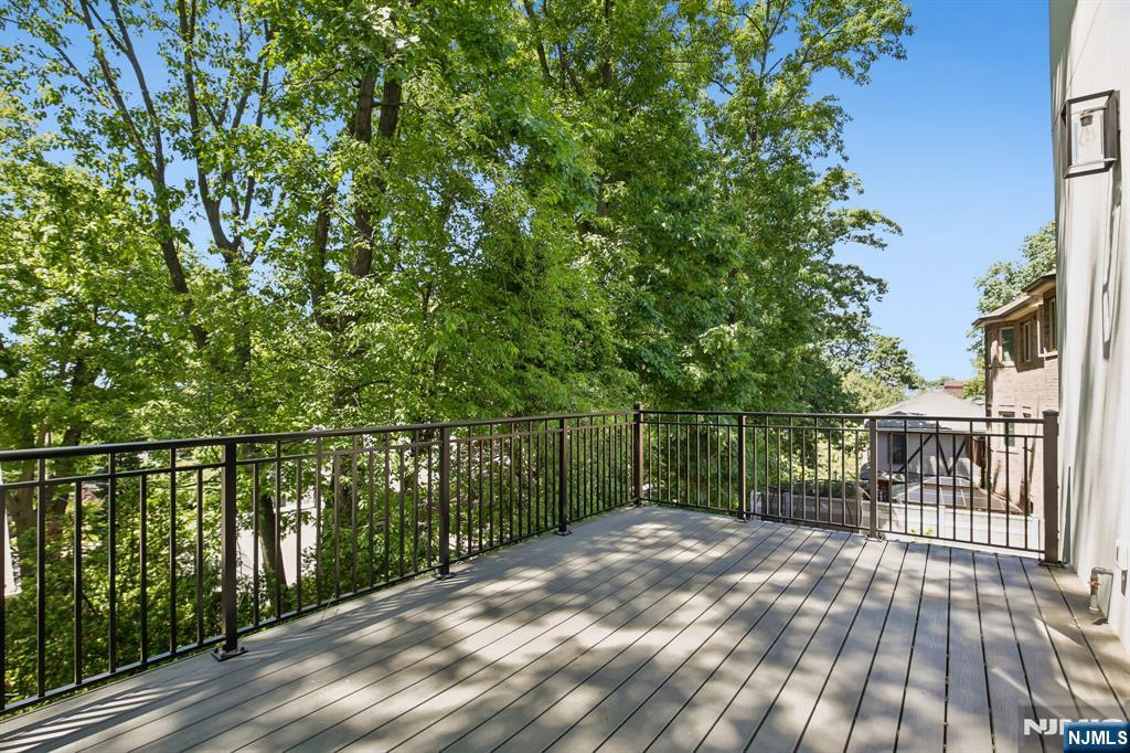 2189 Jones Road Fort Lee, NJ 07024 - Photo 32 of 32
